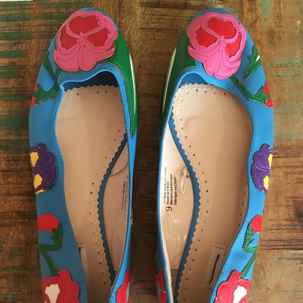 “Cooperative” Floral Flats